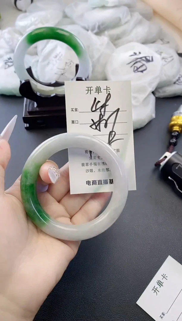 未镶嵌手镯翡翠48