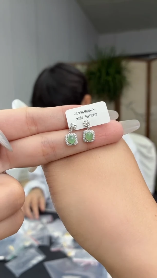 颈饰银S925镶嵌翡翠1111111111