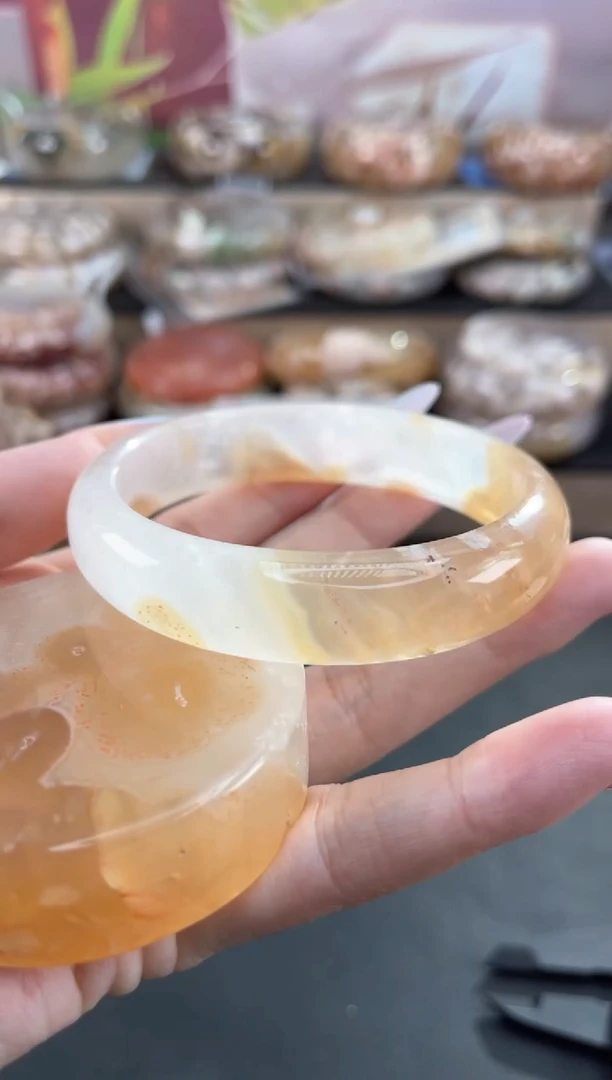 未镶嵌手镯石英质玉60