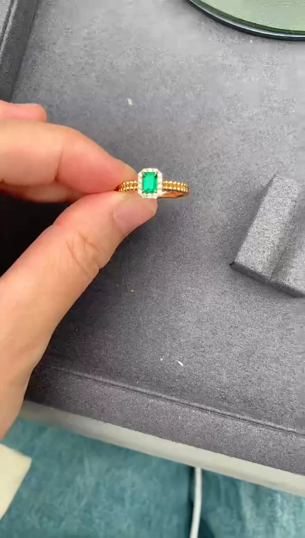 【闪购商品】祖母绿戒指18K金镶嵌42分祖母绿戒指
