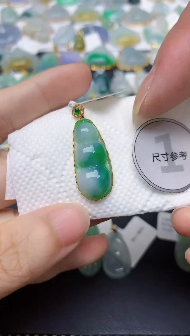 翡翠18K金镶嵌颈饰天然缅甸A货翡翠