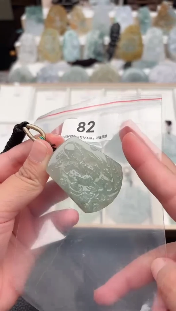 翡翠未镶嵌颈饰天然翡翠吊坠82