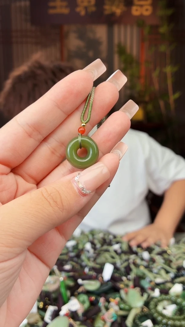 和田玉未镶嵌颈饰拍一发一