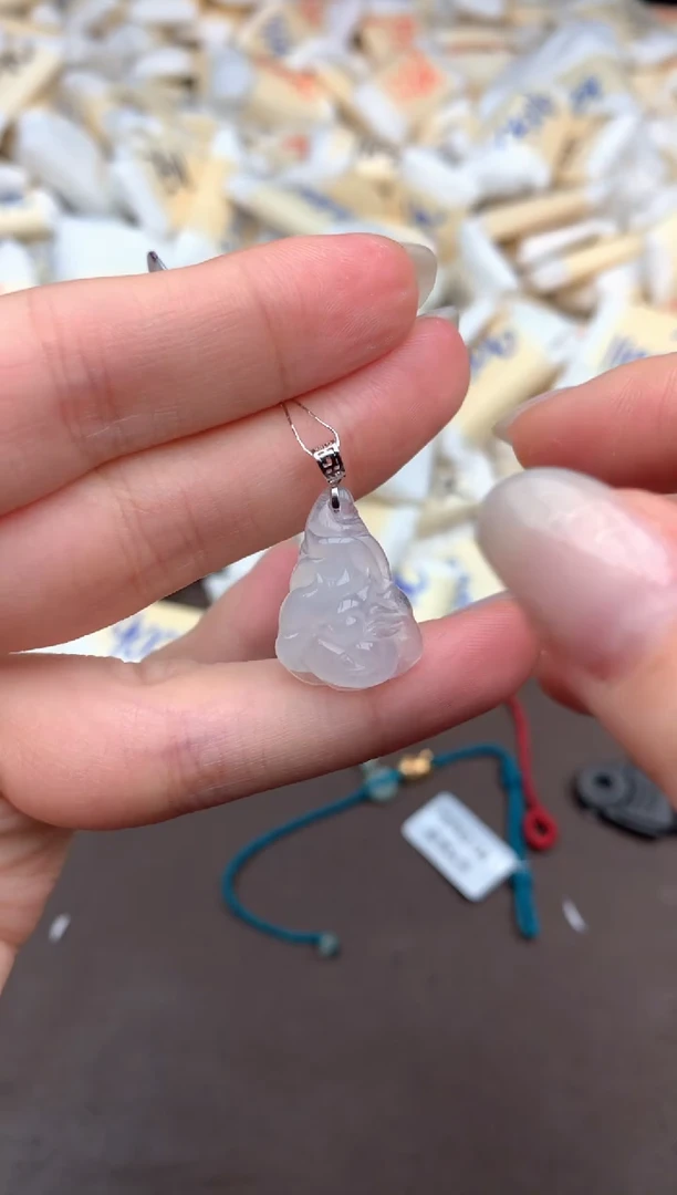 18K金镶嵌挂件翡翠一