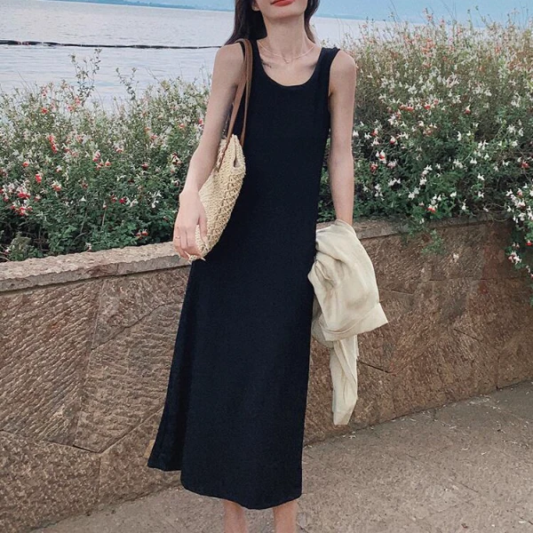 黑色吊带连衣裙子女夏季新款法式服装茶歇小个子收腰长裙NM-361