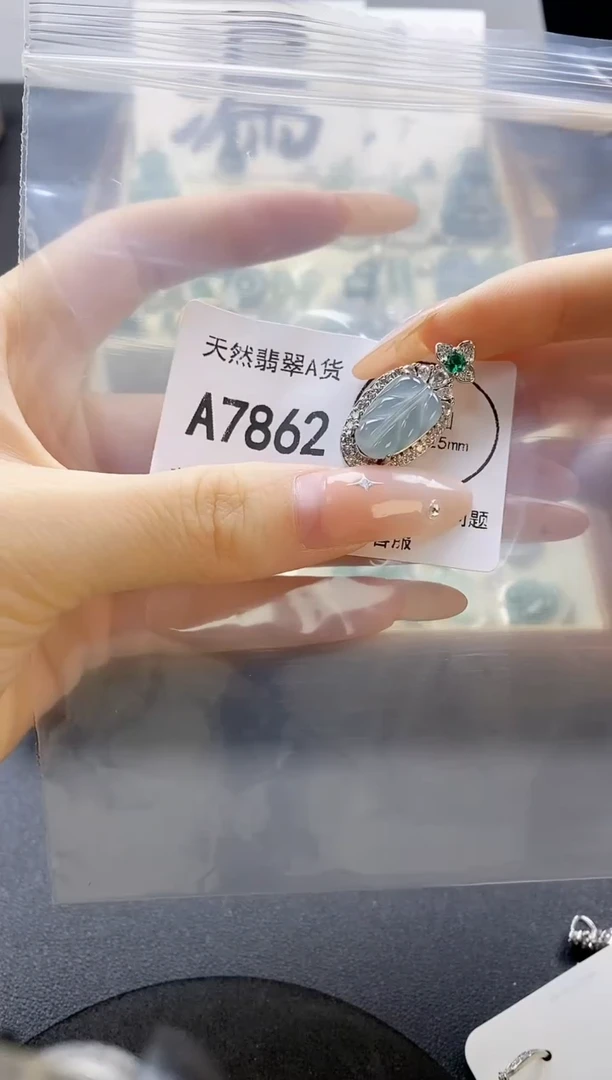 吊坠(赠链)未镶嵌翡翠天然翡翠A货