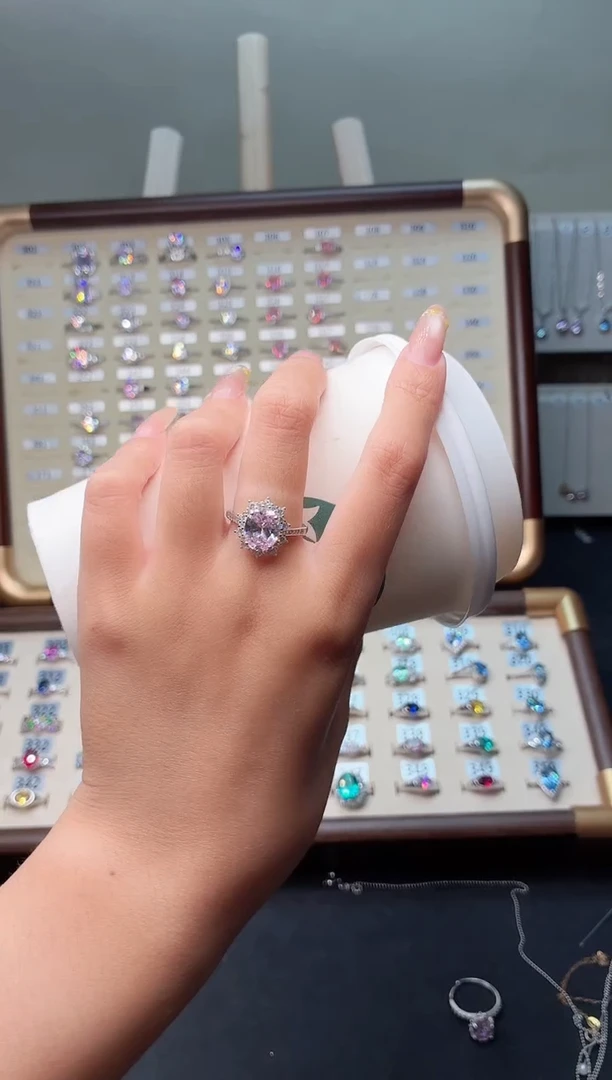 银S925镶嵌戒指绿柱石（摩根石）000