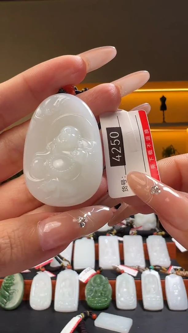 颈饰未镶嵌和田玉1