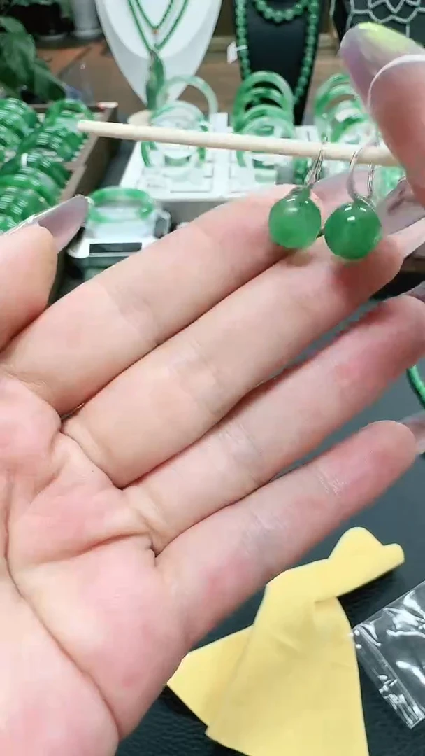 未镶嵌1石英质玉（非洲翠）/1779