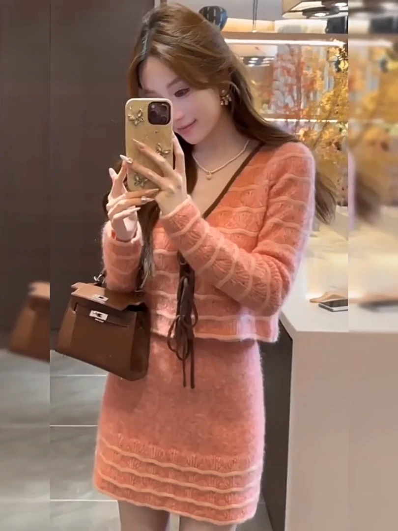 减龄显瘦遮肉高级感俏皮活泼粉色条纹针织衫半身裙两件套装女秋季