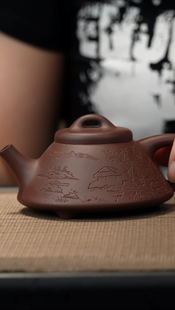 茶壶紫砂紫泥刻山水文瓢面测150c