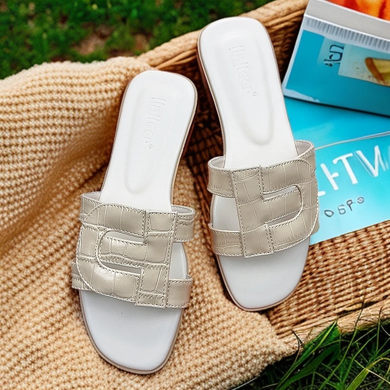 时尚拖鞋女夏季2025年新款真皮防滑一字外穿平底沙滩鞋软底