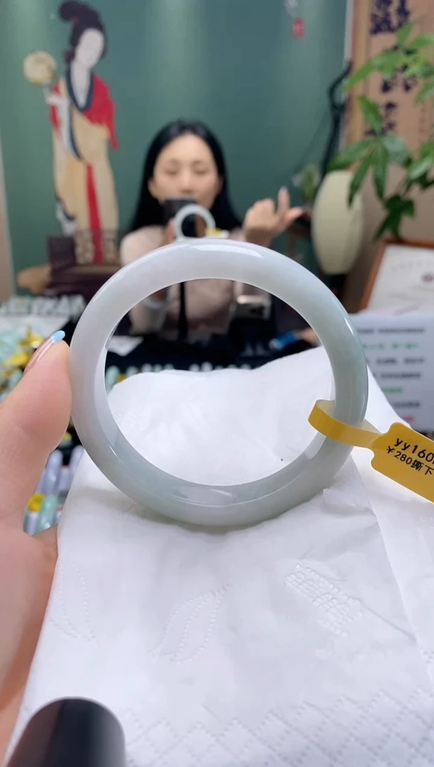 翡翠手镯未镶嵌小*鼠60.6圈口t