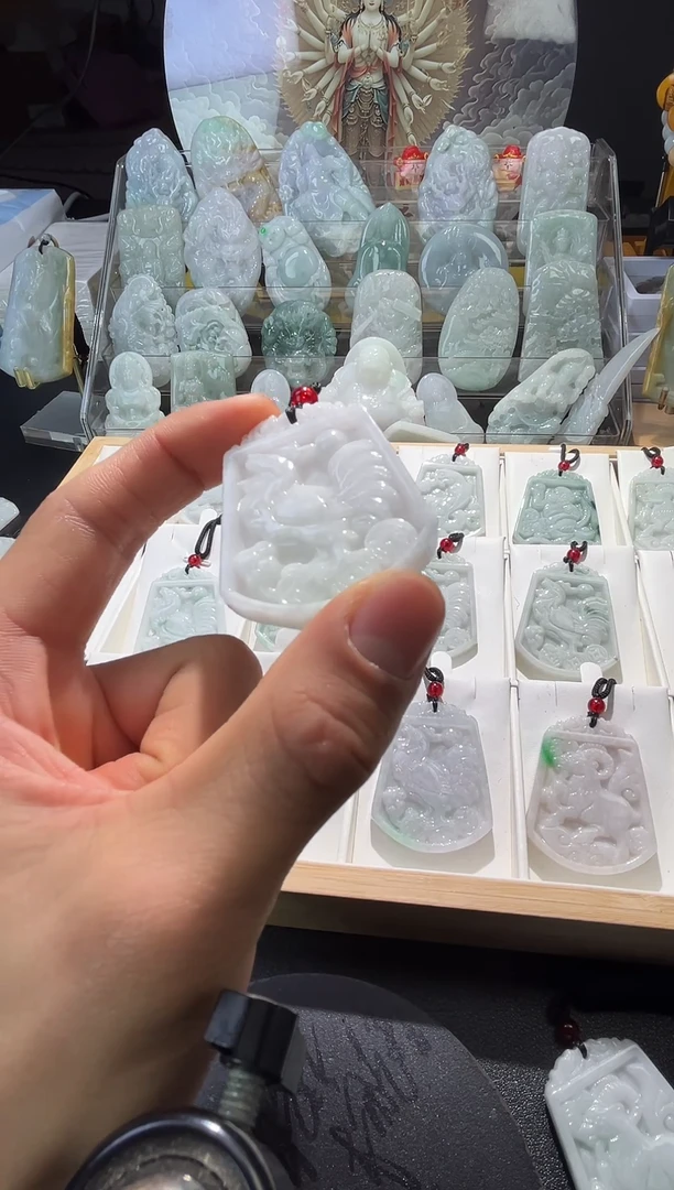 颈饰未镶嵌翡翠1