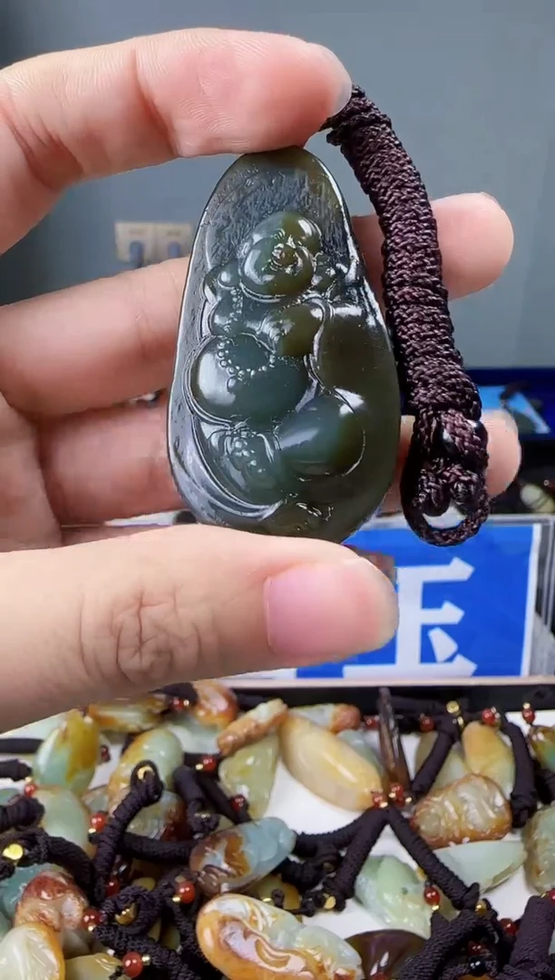 和田玉未镶嵌颈饰1