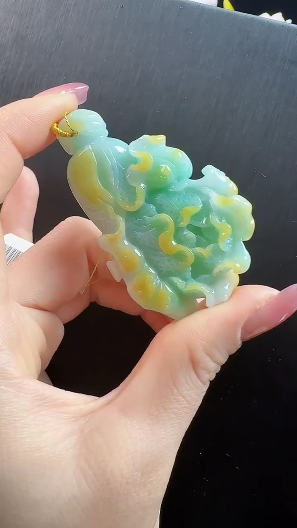 颈饰未镶嵌翡翠白菜