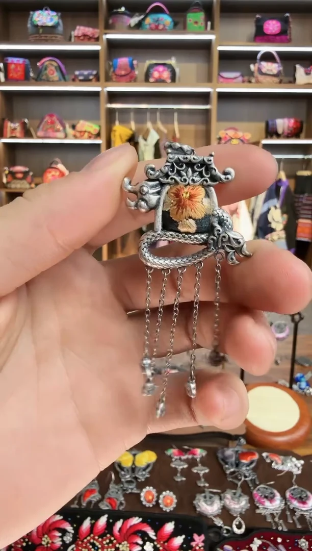 【闪购商品】织绣216蒙阿苏苗绣传承