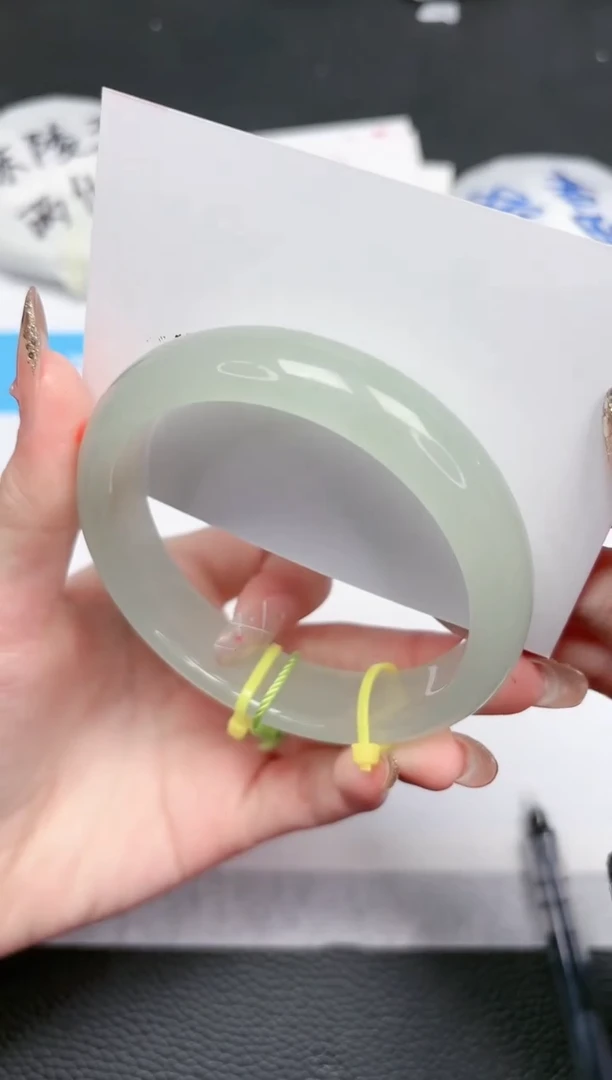 【闪购商品】石英质玉手镯未镶嵌64-62