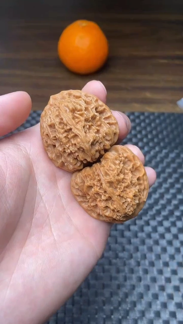 把件文玩核桃微微修打底红皮三角南疆石41.5尺