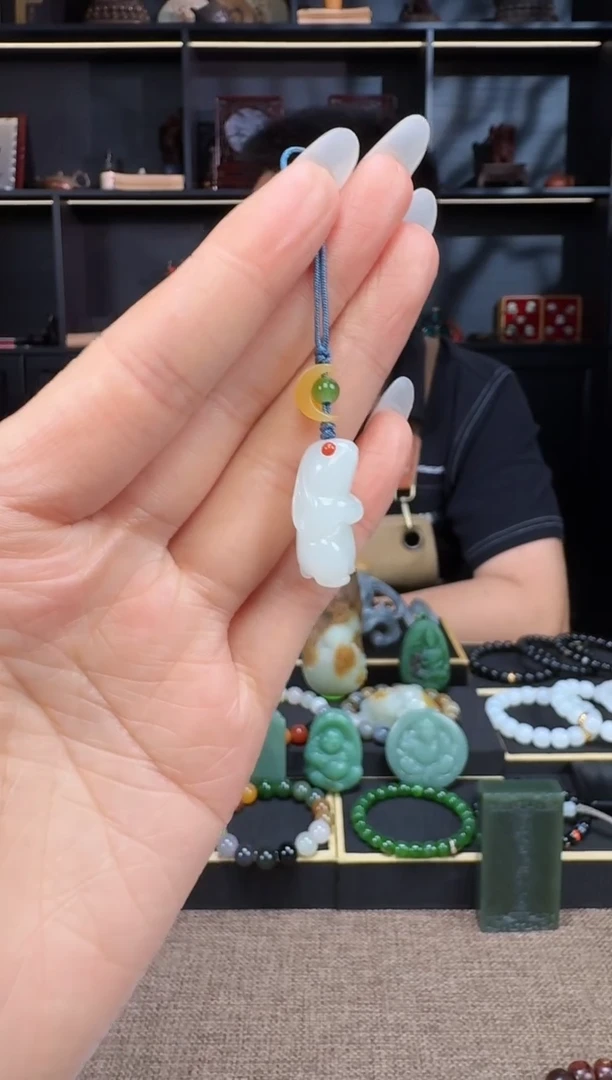 和田玉未镶嵌颈饰兔子挂件