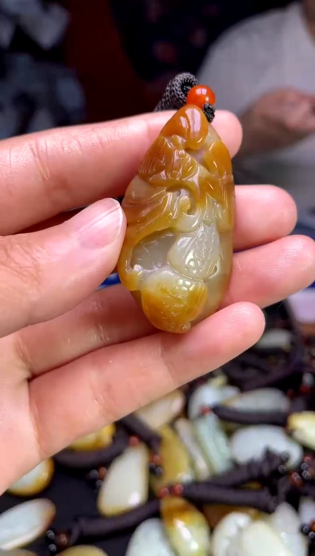 和田玉未镶嵌颈饰1