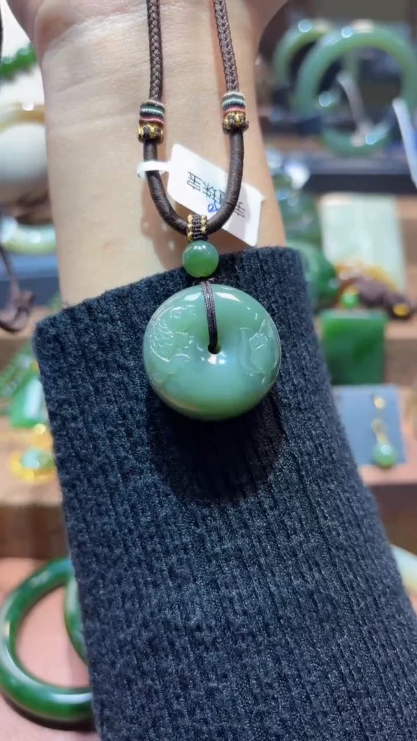 颈饰未镶嵌和田玉（碧玉）1