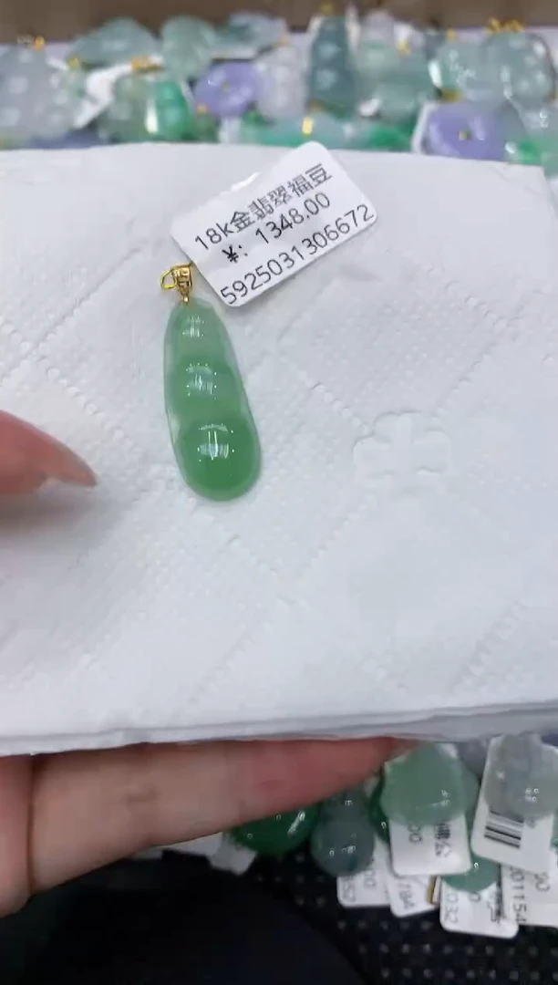 翡翠18K金镶嵌颈饰111111111