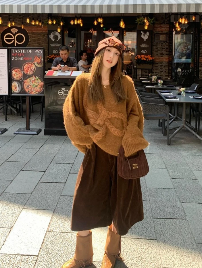 2025年设计感立体蝴蝶结棕色圆领毛衣女秋冬慵懒风宽松百搭针织衫