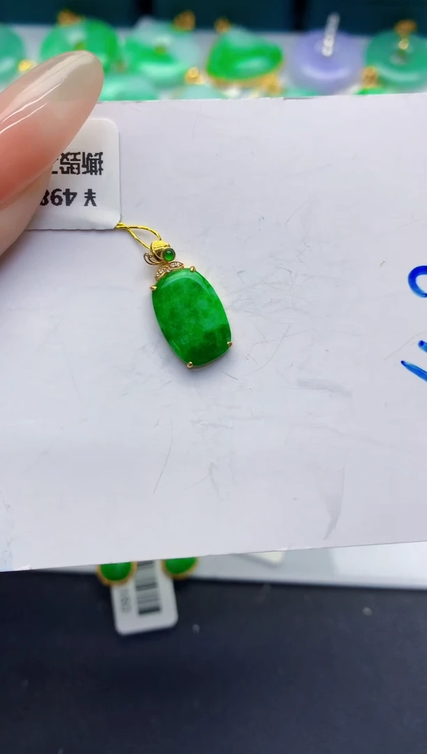 颈饰18K金镶嵌翡翠缅甸天然翡翠A货