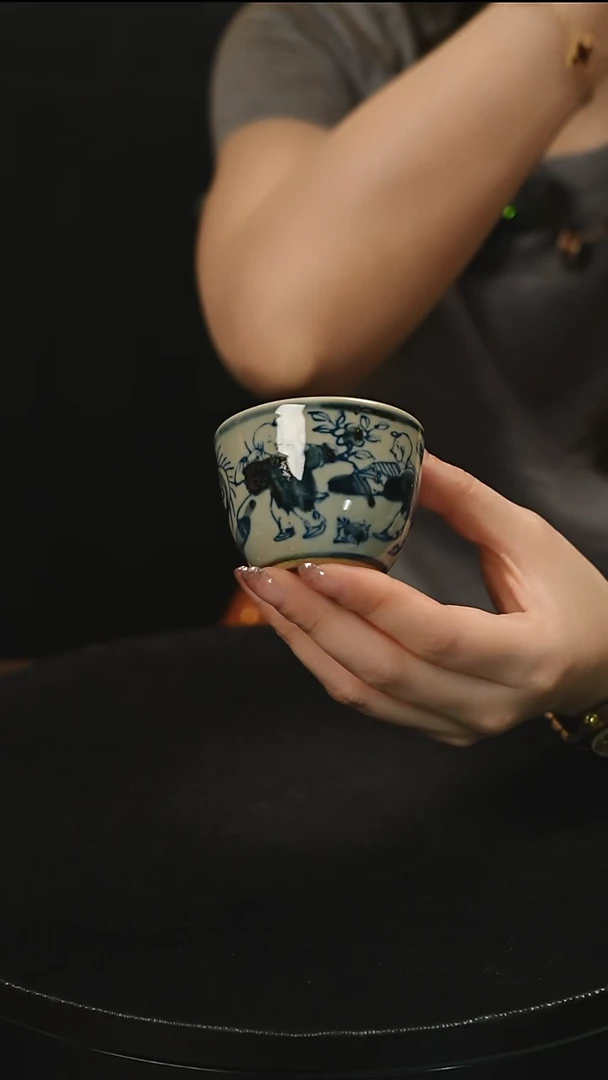 主人杯青花豆青釉婴戏图