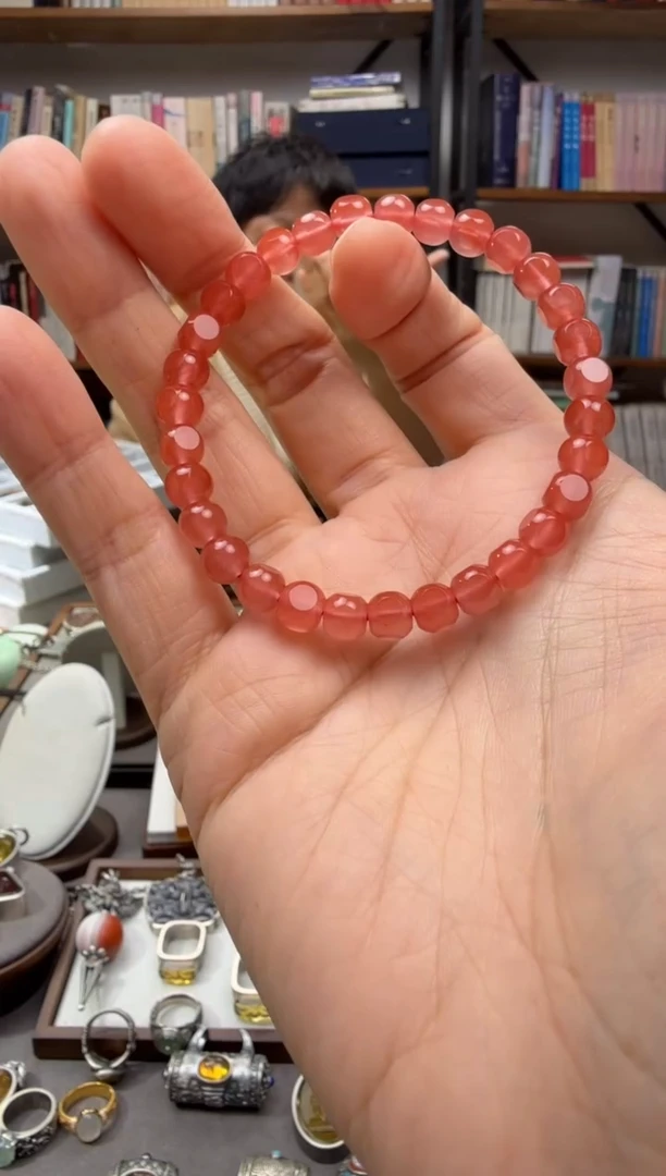 颈饰未镶嵌南红玛瑙a****?手串