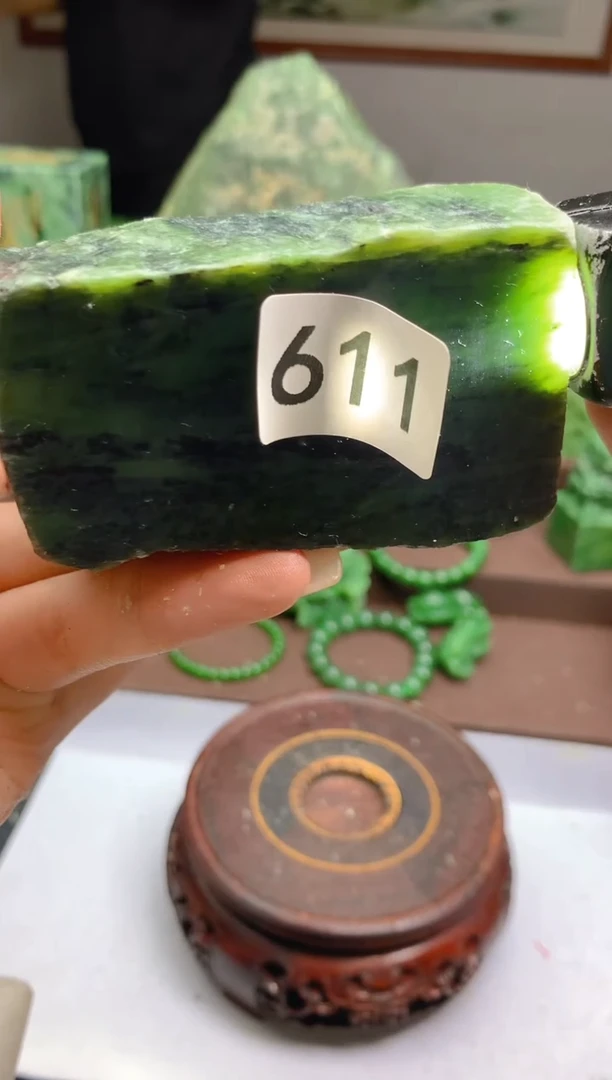 和田玉（碧玉）未镶嵌珠宝半成品1