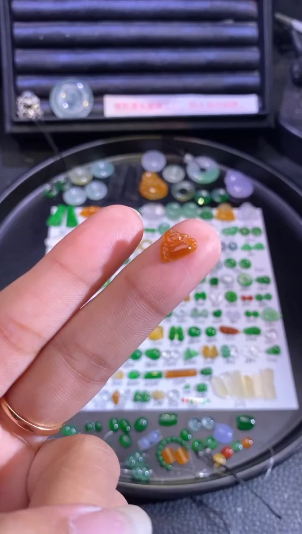 未镶嵌挂件翡翠佛