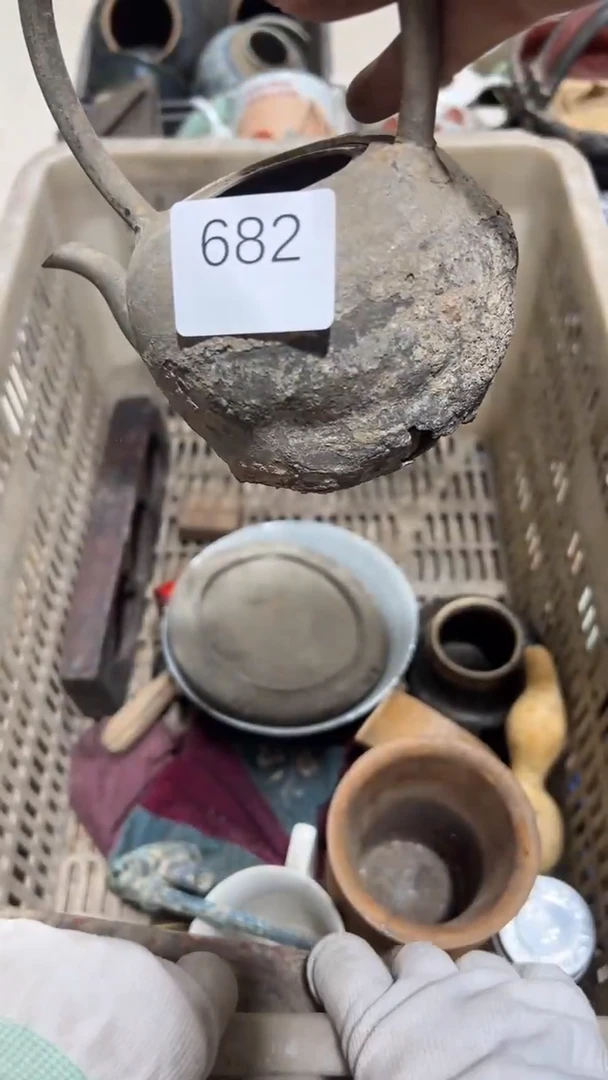 有机玻璃茶*狼工艺品摆件682