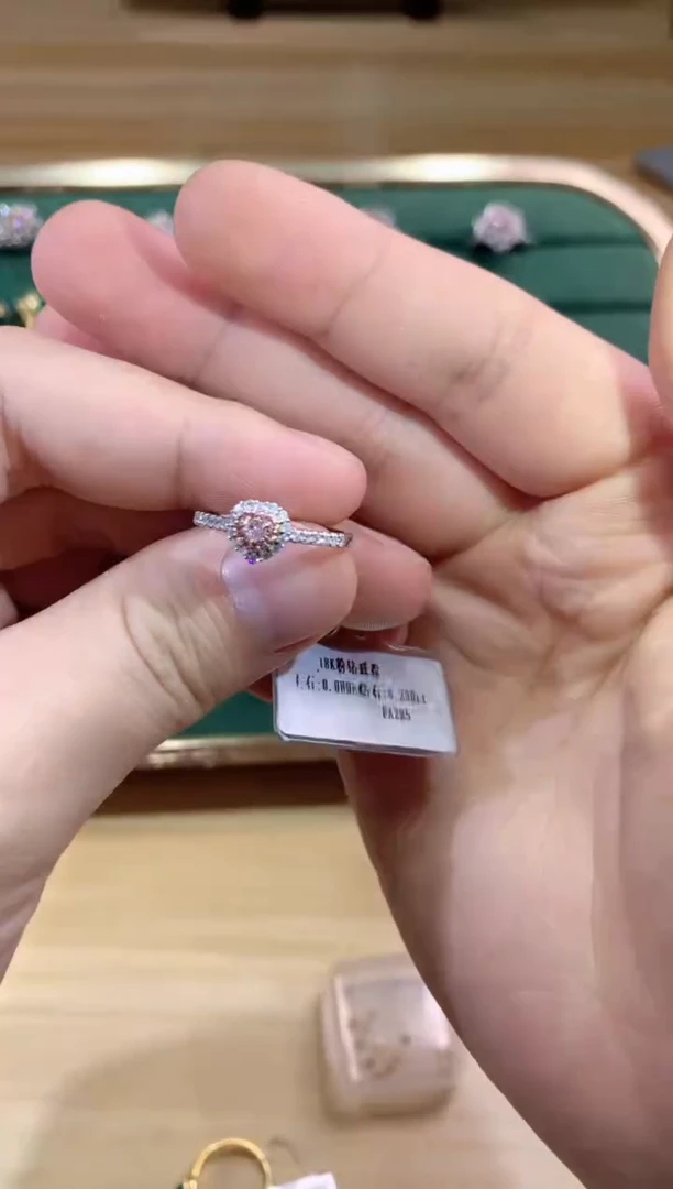 18K金镶嵌戒指钻石 戒指