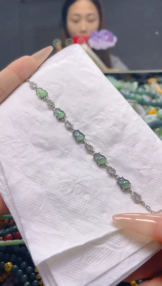 颈饰未镶嵌翡翠/U/翡翠A货，一件也是批发价