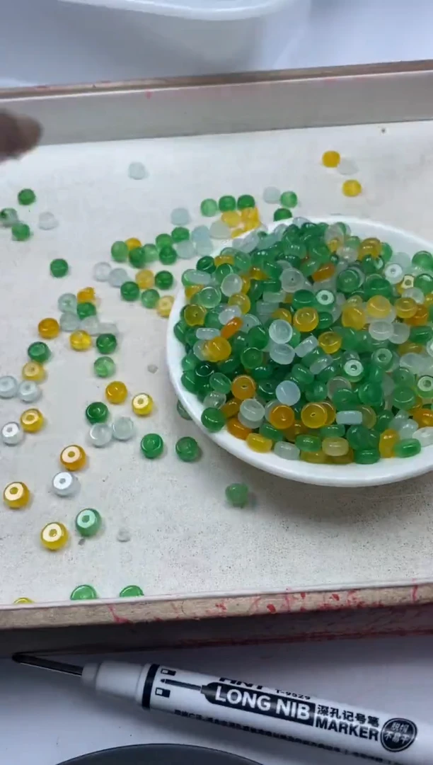 【闪购商品】玛瑙/玉髓颈饰未镶嵌w926冰三彩隔片8*4mm*40颗