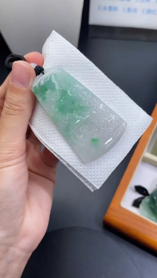 颈饰未镶嵌翡翠山水