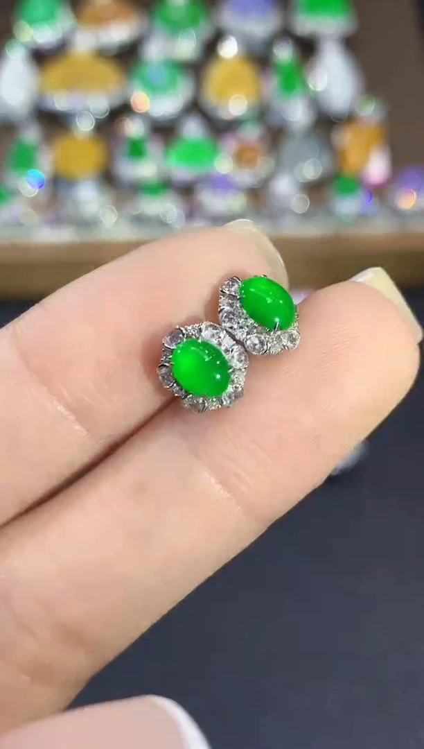 18K金镶嵌翡翠耳饰A35