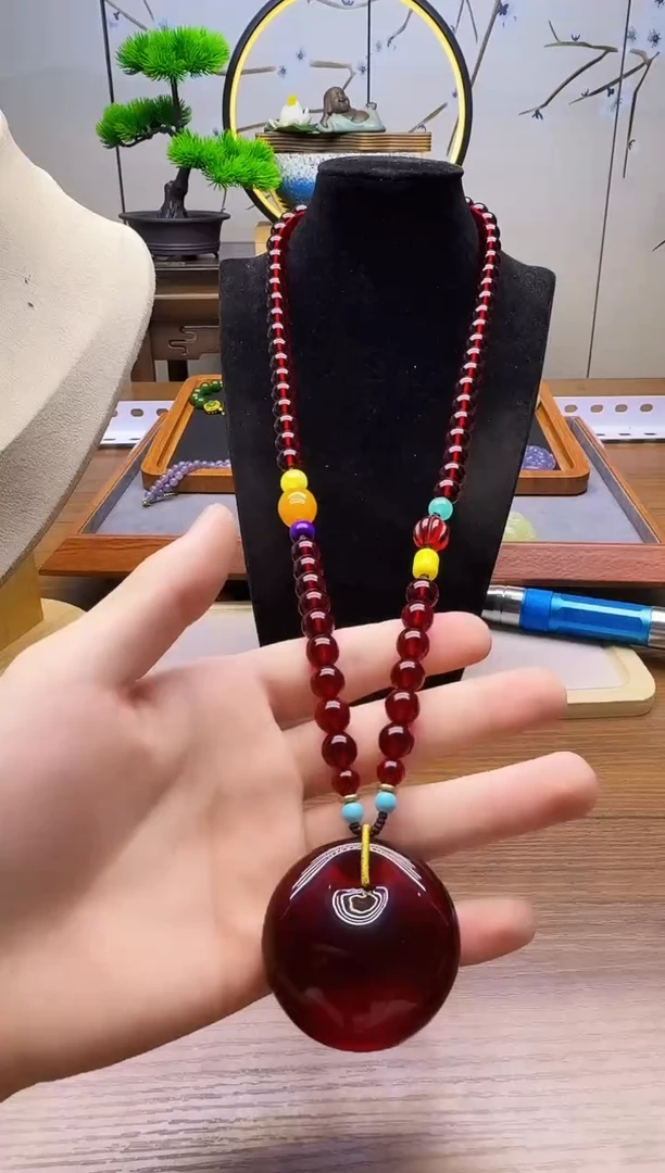 14K金镶嵌颈饰血珀X189