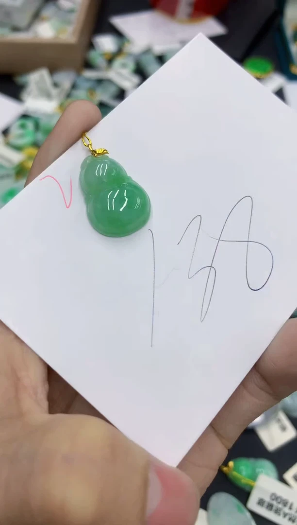 翡翠18K金镶嵌颈饰1111111111111111111111