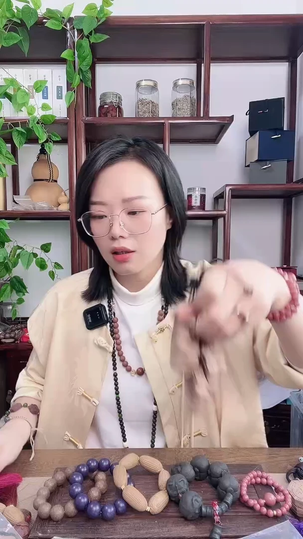 泥塑瑕疵大四合香方的六字真言