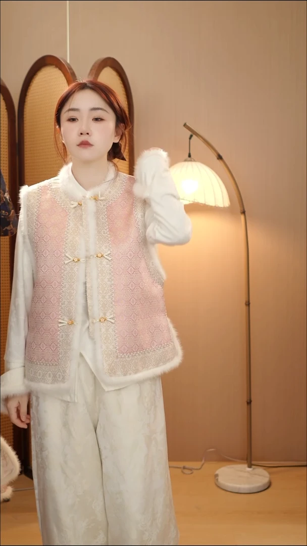 白粉定胜夹棉马甲