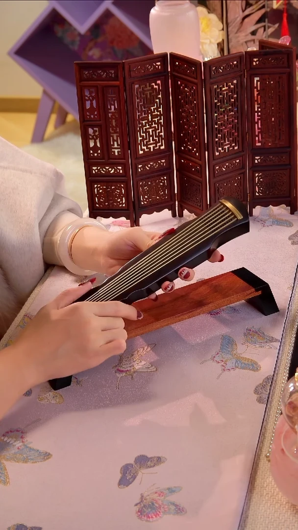 古琴音箱 如图所示