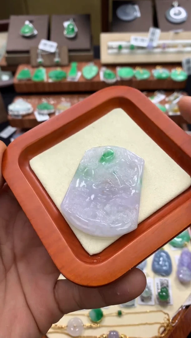 吊坠(不含链)未镶嵌翡翠山水牌