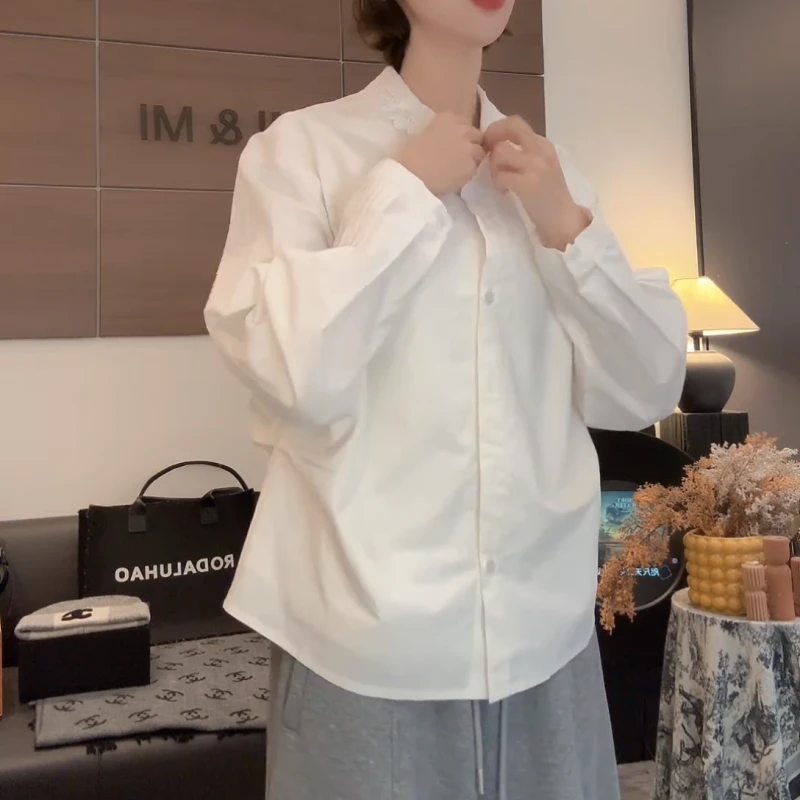 2025秋冬小众设计感极简百搭镂空翻领格纹衬衫LK2509112