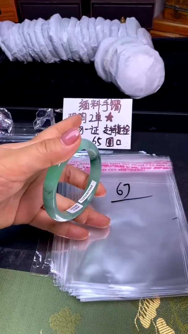 时尚女款缅料手镯67