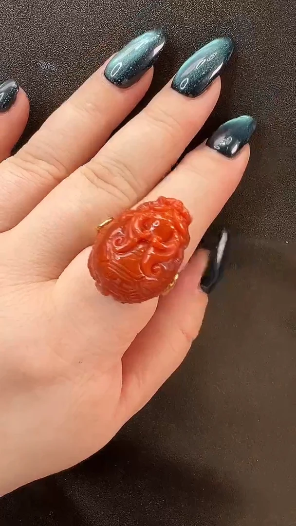 颈饰未镶嵌南红玛瑙戒指