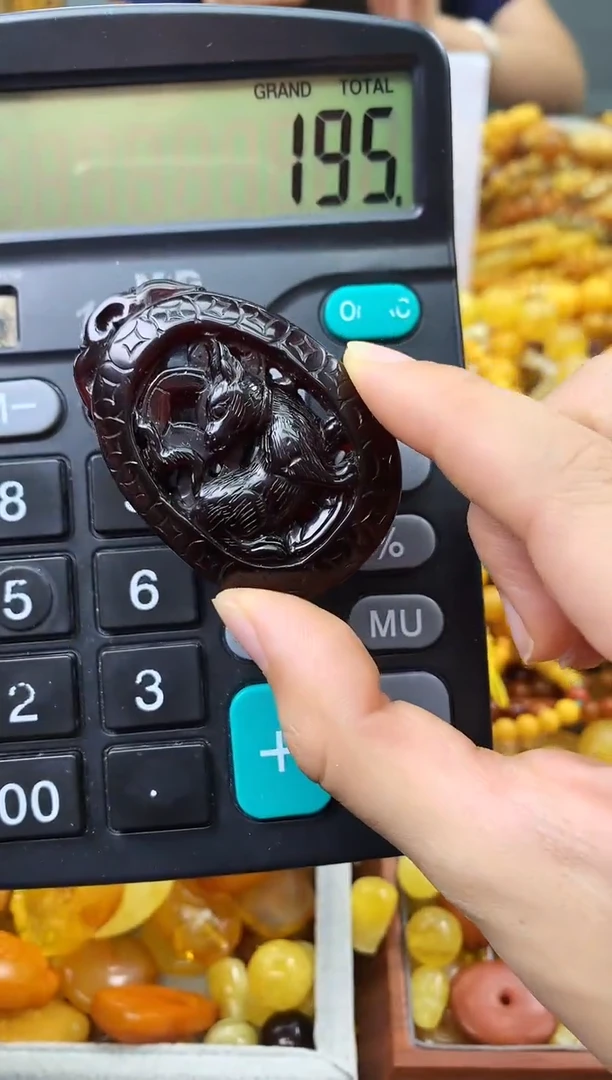 未镶嵌琥珀珠宝奇石114