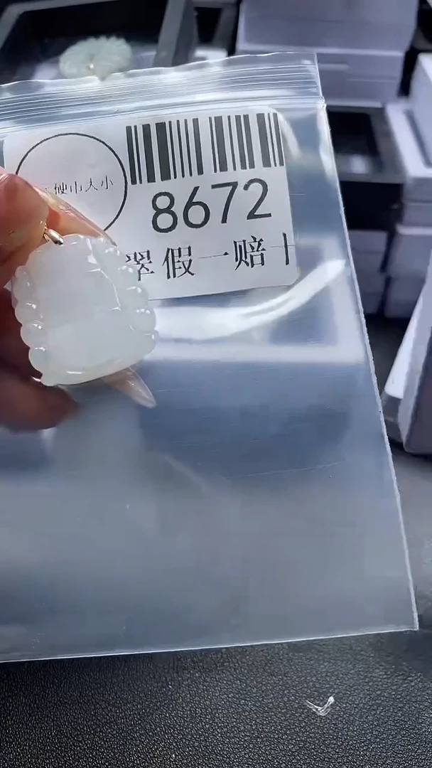 翡翠未镶嵌吊坠(不含链)8672